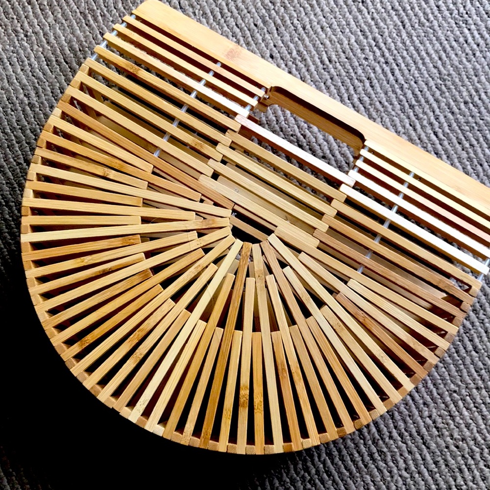 Fabulous like new, never used, wood summer purse. CHIC!